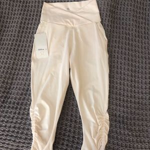 Lululemon cropped pants
